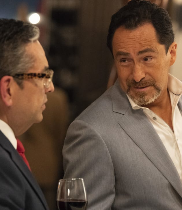 Smooth Talker - Grand Hotel Season 1 Episode 11