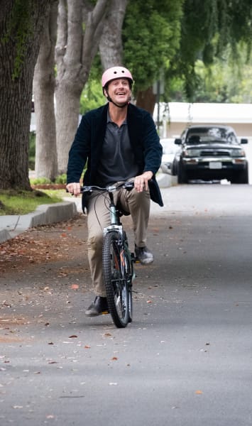 Jimmy bikes to work - Shrinking Season 1 Episode 2