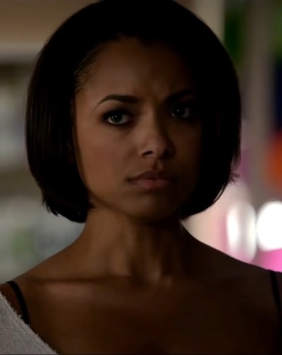 Bonnie looks upset -- The Vampire Diaries 