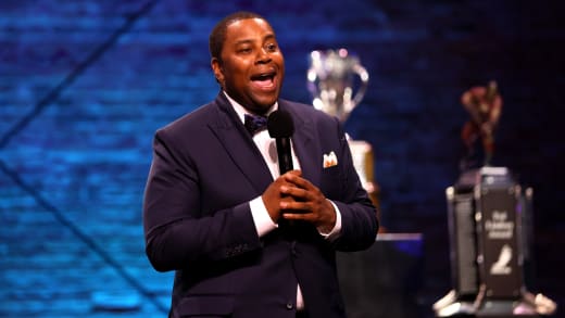 Kenan Thompson speaks during the 2022 NHL Awards at Armature Works