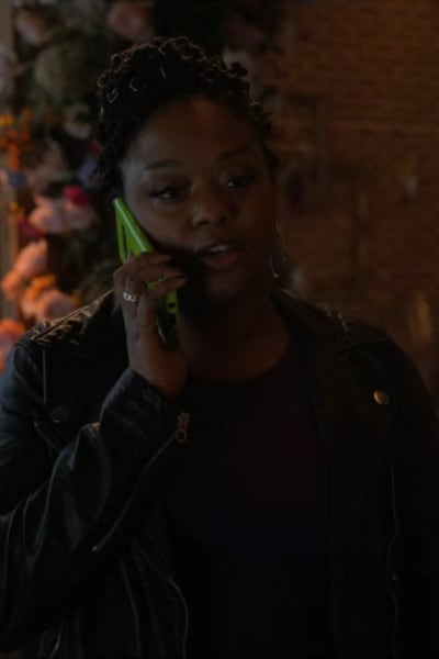 Izzy on the phone - The Lincoln Lawyer Season 2 Episode 10
