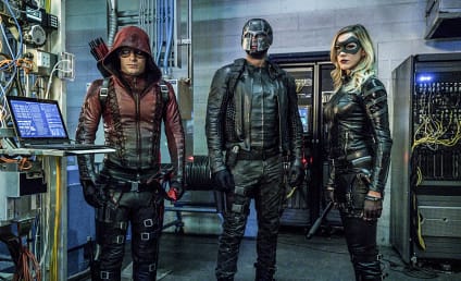 Arrow Photo Preview: Look Who's Back and Suited Up!