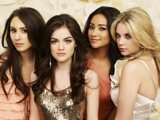 Pretty Little Liars Cast Pic - TV Fanatic