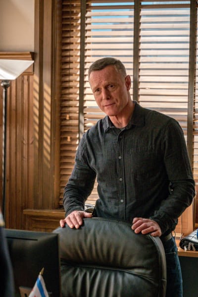 Protect and Serve - Chicago PD Season 8 Episode 8