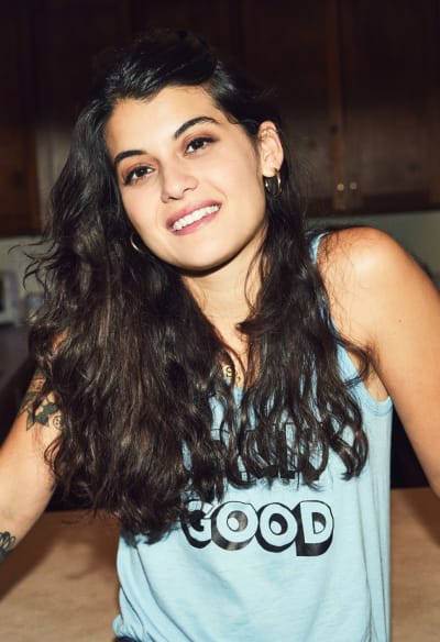 Sofia Black-D’Elia as Sam - Single Drunk Female