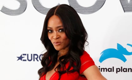 Batwoman Casts Robin Givens, and We Have Lots of Questions!