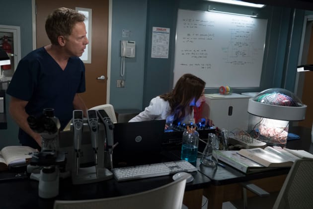 Let it Glow Grey s Anatomy Season 15 Episode 1 TV Fanatic