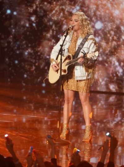 Huntergirl With a Guitar - American Idol