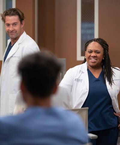 Easing Into Drama -tall - Grey's Anatomy Season 20 Episode 1