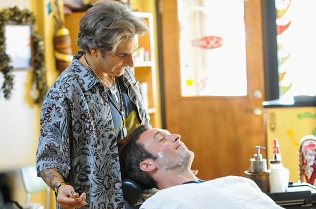 Steve Leaning Back - Hawaii Five-0 Season 5 Episode 19