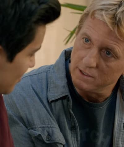 Johnny Hypes Up Miguel - Cobra Kai Temporada 3 Episodio 5