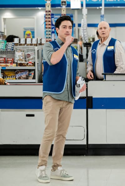 Protecting the Robot - Superstore Season 5 Episode 1