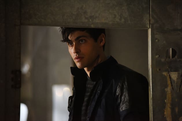 Peekaboo - Shadowhunters Season 1 Episode 3