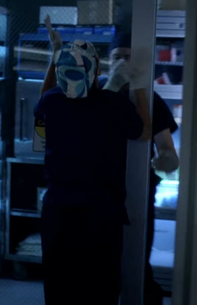 Mark Helps Addison - Grey's Anatomy Season 3 Episode 14