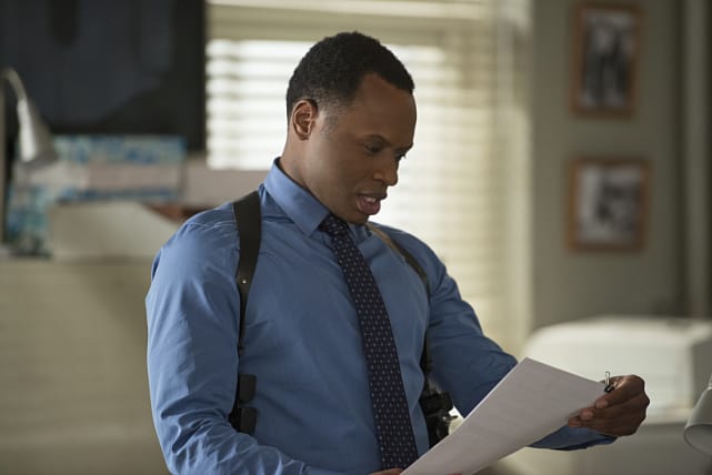 Clive Digs - iZombie Season 2 Episode 17