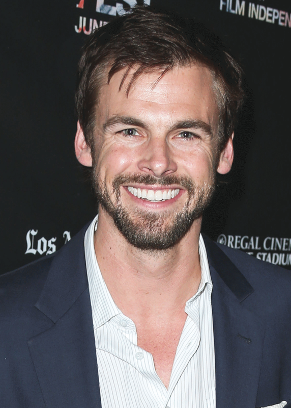 Tommy Dewey - Casual