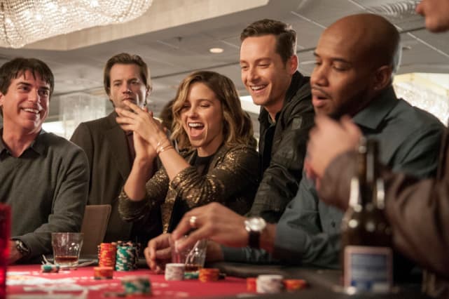 Lindsay hits the casino chicago pd
