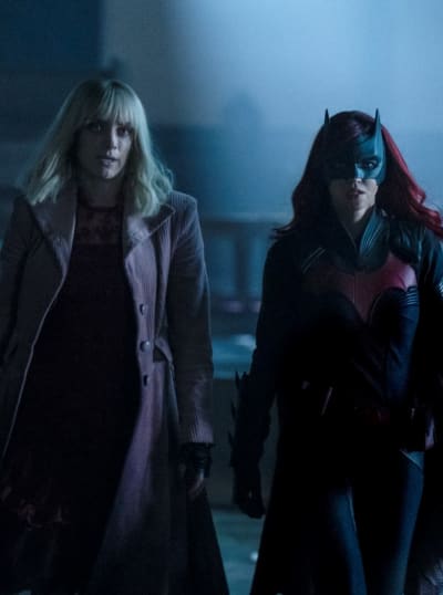 Sisters Together - Batwoman Season 1 Episode 13