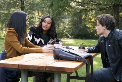 Keeping Up the Charade - PLL: The Perfectionists Season 1 Episode 3