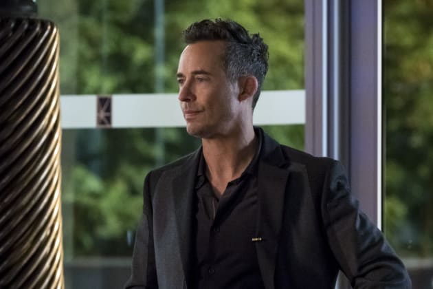 The flash season 3 episode best sale 10 full episode