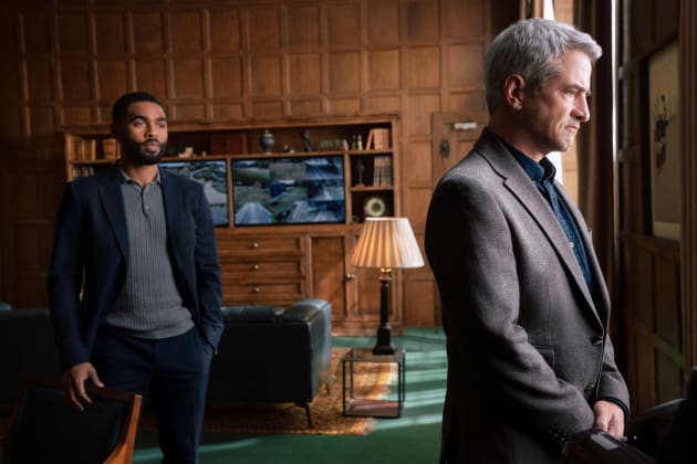 Pondering Direction - Hanna Season 2 Episode 5 - TV Fanatic