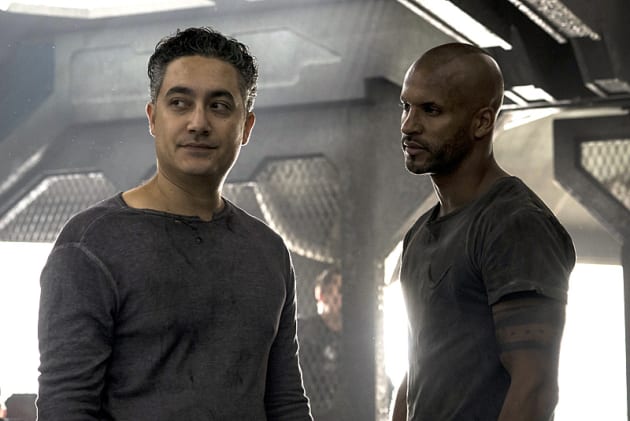 Chatting - The 100 Season 3 Episode 8