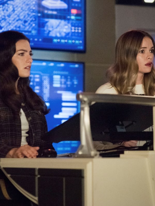 Allegra and Caitlin - The Flash Season 7 Episode 4