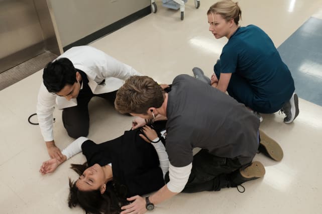 Down she goes the resident s1e3