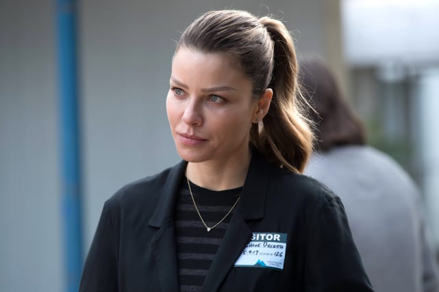 Visiting - Lucifer Season 2 Episode 16