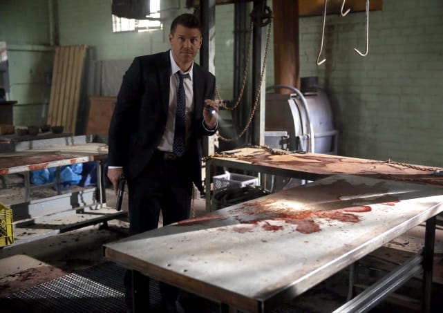 Booth Discovers the Body - Bones Season 10 Episode 13