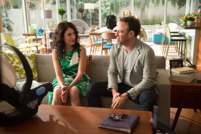 Former Married People - Girlfriends' Guide to Divorce Season 3 Episode 1