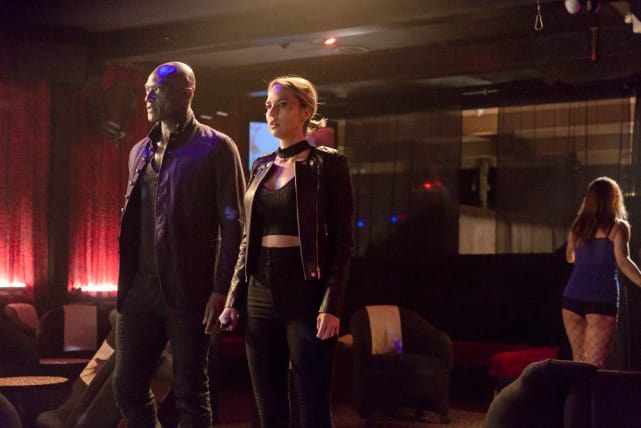Not a Good Sign - Midnight, Texas Season 2 Episode 2