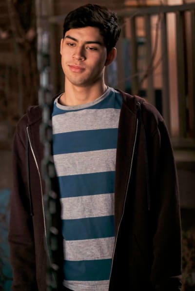 Beto - Party of Five Season 1 Episode 1