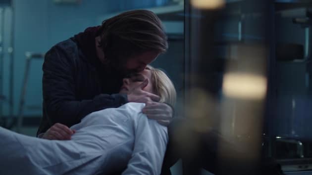 Cassie Dies Again - 12 Monkeys Season 1 Episode 9