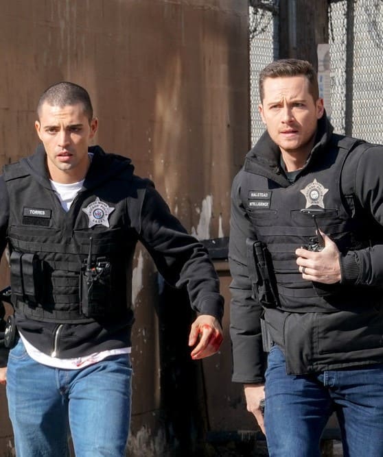 Under his Wing -tall - Chicago PD Season 9 Episode 18
