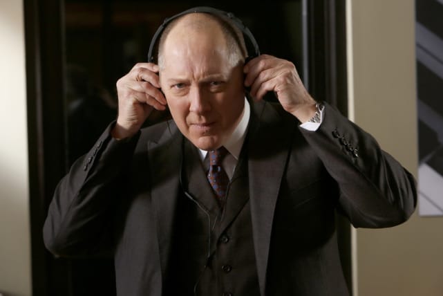 Red listens to some tunes - The Blacklist Season 4 Episode 19