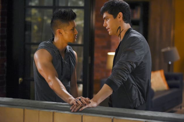 Alec And Magnus Shadowhunters Tv Fanatic