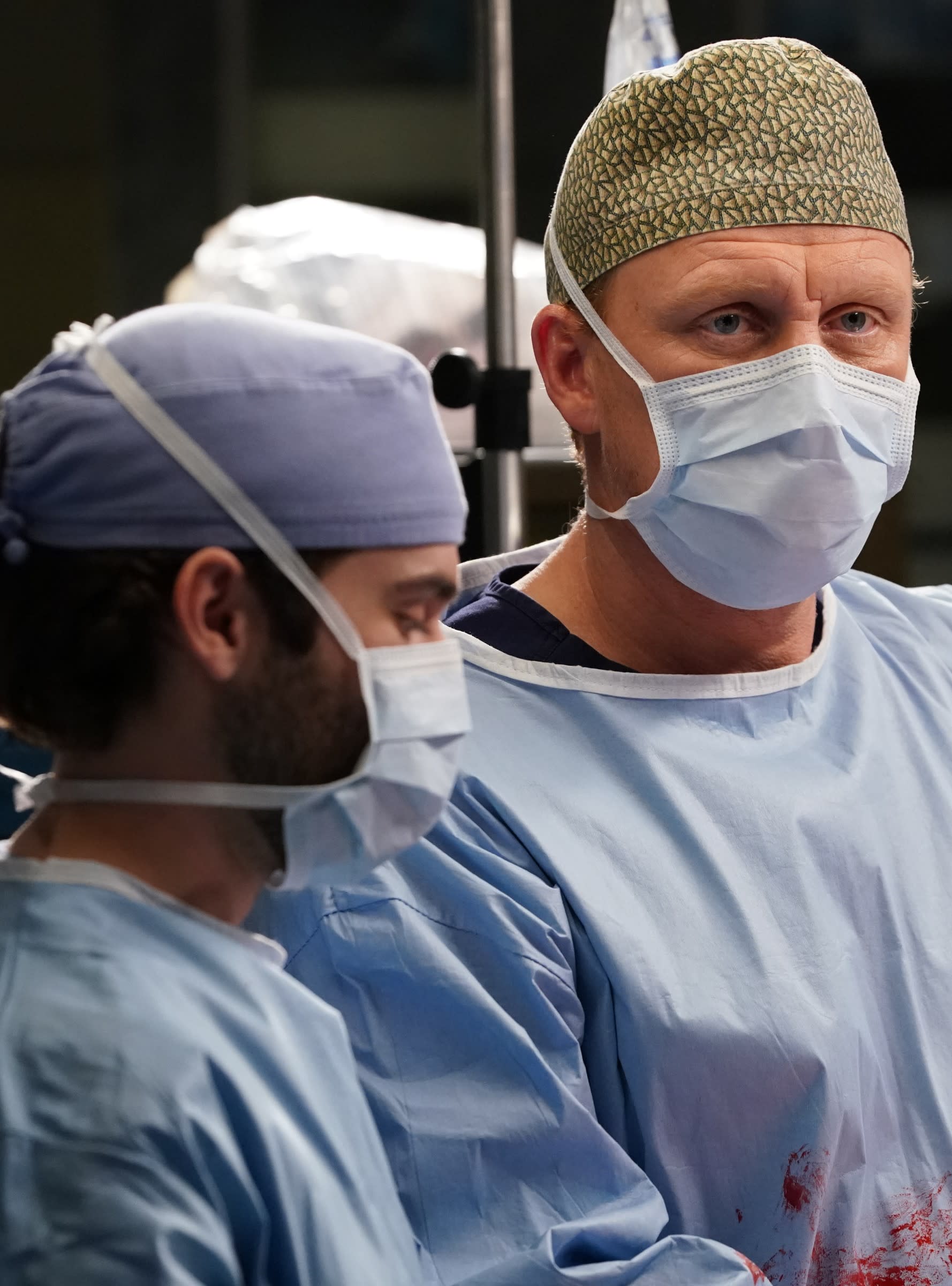 Owen and Levi In Surgery - Tall - Grey's Anatomy Season 16 Episode 17 - TV  Fanatic