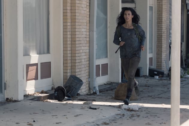 On Foot Fear The Walking Dead Season 4 Episode 13 Tv Fanatic