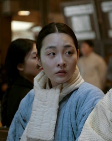 Sunja Waiting - Pachinko Season 1 Episode 4