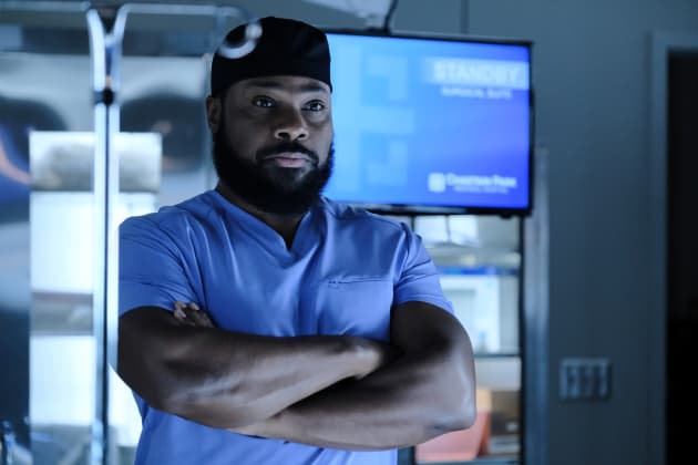 Raptor Goes to War - The Resident Season 2 Episode 11