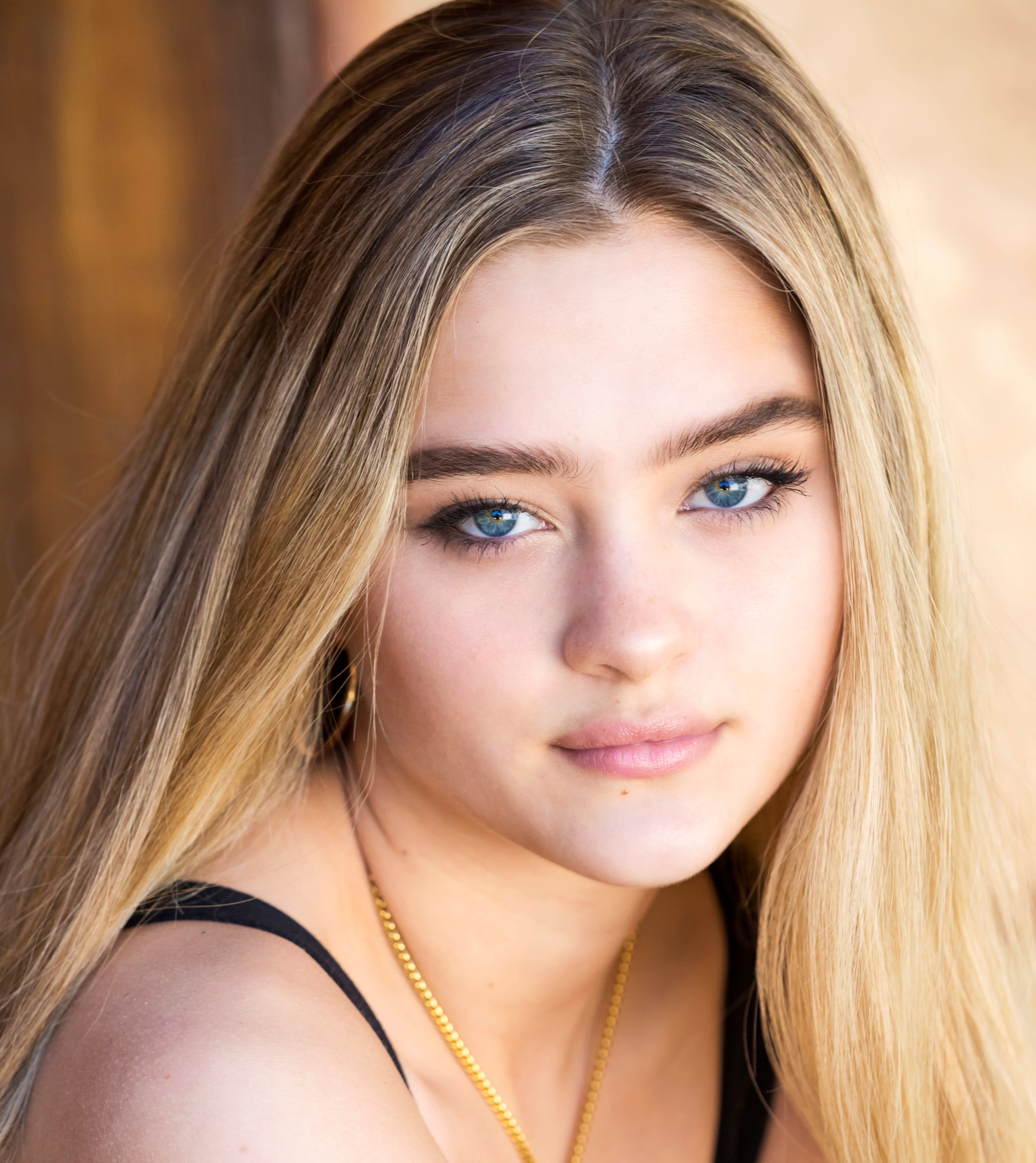 Picture of Lizzy Greene in Paradise Run - lizzy-greene-1518900234.jpg