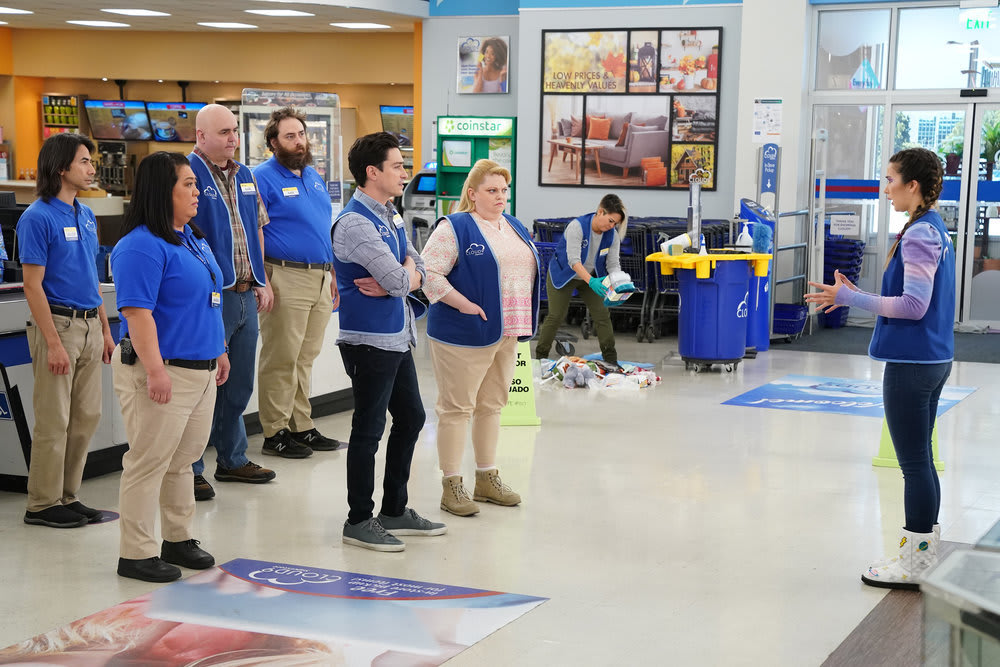 TV-Recaps-Reviews: REVIEW: 'Superstore' - A Dead Body in the Store