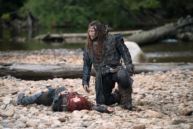 Roan and Unconscious Clarke - The 100 Season 3 Episode 2