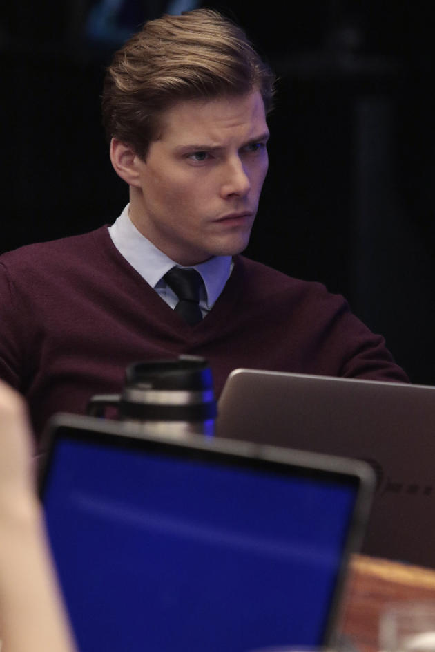 Newcomer - Quantico Season 2 Episode 14