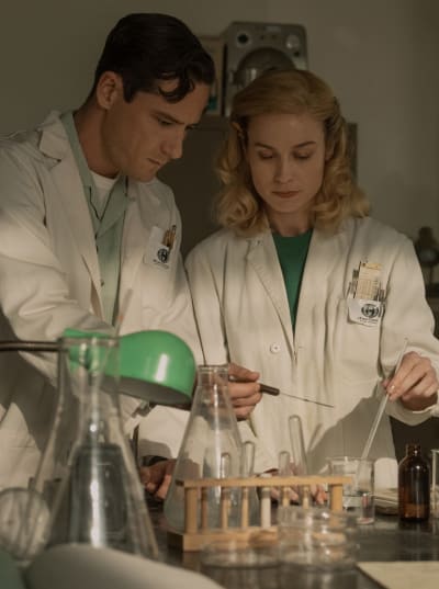 Calvin And Elizabeth Keep Working - Lessons in Chemistry Season 1 Episode 7