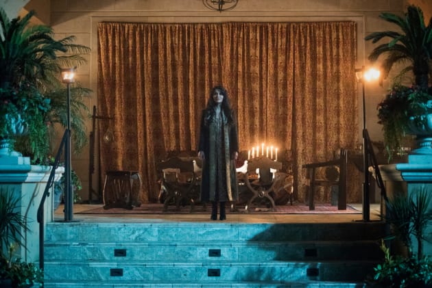 Safiyah Holds Court - Batwoman