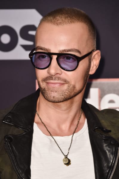 Joey Lawrence at iHeartRadio Music Awards