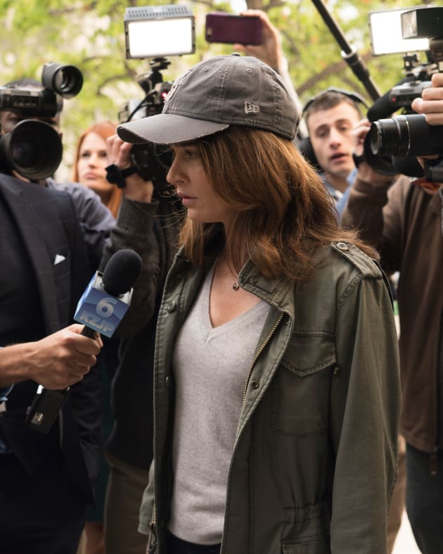 Juggling Reporters - The Fix Season 1 Episode 1