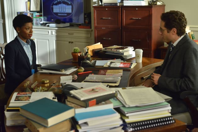 Desk Work - Designated Survivor Season 2 Episode 11